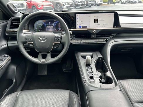 Used 2023 Toyota Crown AWD/4WD image 15