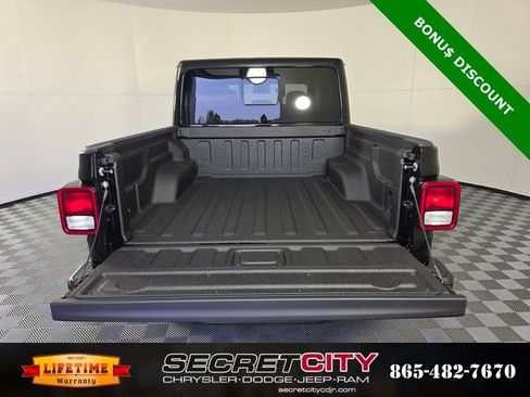 New 2025 Jeep Gladiator Sport image 29