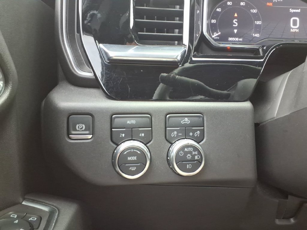 Used 2025 GMC Sierra 1500 Elevation AWD/4WD image 13