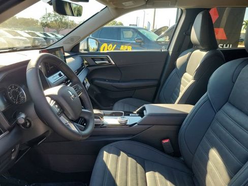 New 2026 Mitsubishi Outlander SE image 19