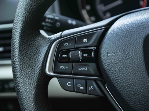 Used 2018 Honda Accord LX image 19