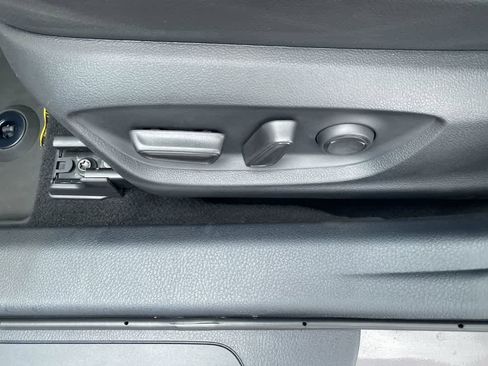 Used 2023 Toyota Camry SE image 12