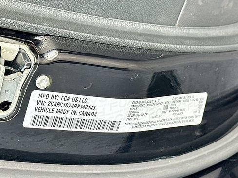 Used 2024 Chrysler Pacifica Select image 33