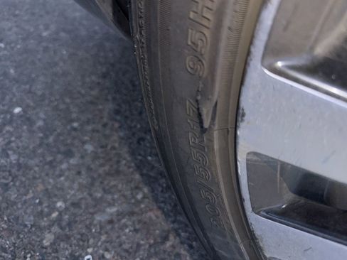 Used 2019 Nissan Kicks SV image 12