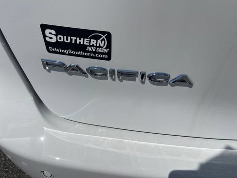 New 2026 Chrysler Pacifica Select FWD image 24