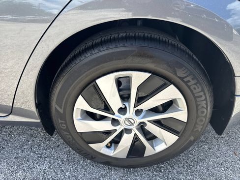Used 2024 Nissan Altima 2.5 S FWD image 17