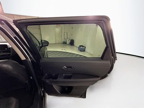 Used 2025 Nissan Pathfinder SV image 31