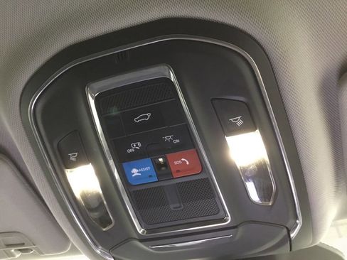 Used 2023 Jeep Grand Cherokee Limited AWD/4WD image 39