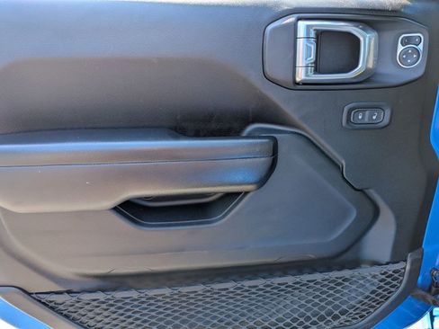 Used 2021 Jeep Gladiator Sport image 10