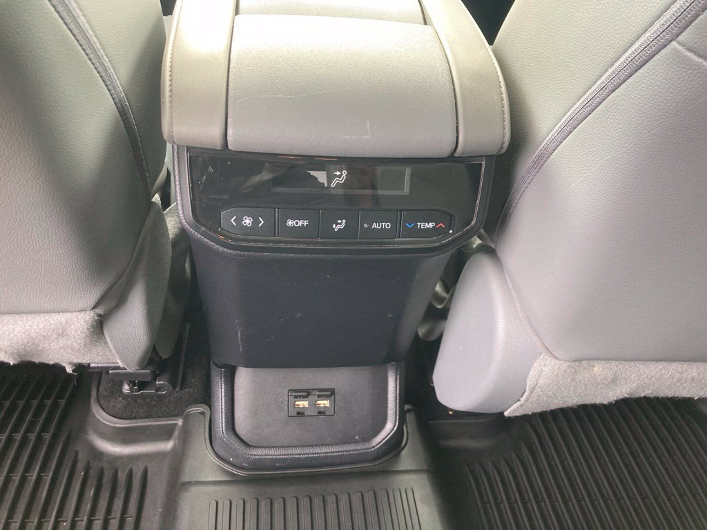 Used 2020 Toyota Highlander XLE AWD/4WD image 25