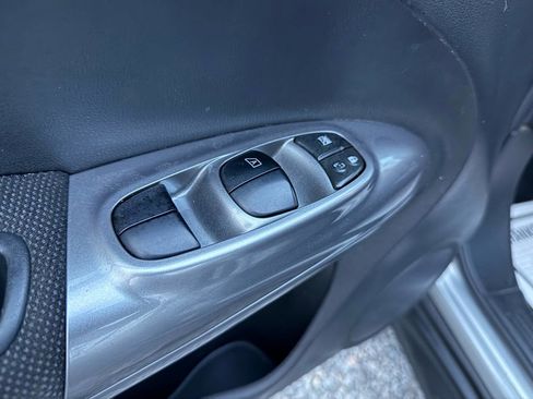 Used 2011 Nissan Juke S image 22