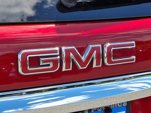 Used 2022 GMC Terrain SLT w/ Infotainment Package II AWD/4WD image 32