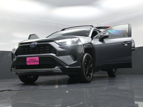 Used 2024 Toyota RAV4 SE image 28