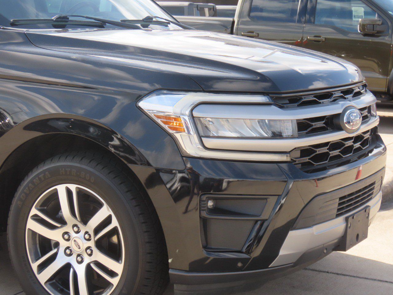 Used 2022 Ford Expedition Max XLT RWD image 6