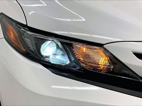 Used 2022 Toyota Camry SE w/ Convenience Package FWD image 30