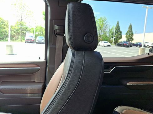 Used 2025 GMC Sierra 1500 Denali AWD/4WD image 17