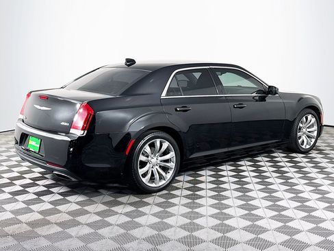 Used 2018 Chrysler 300 Touring L RWD image 10