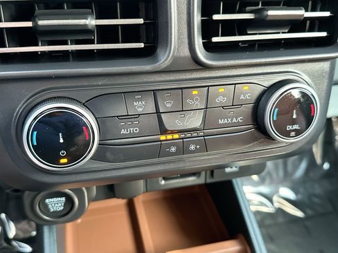 Used 2022 Ford Maverick Lariat image 18