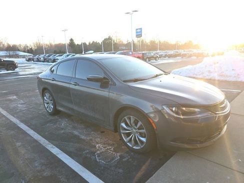 Used 2016 Chrysler 200 S image 9