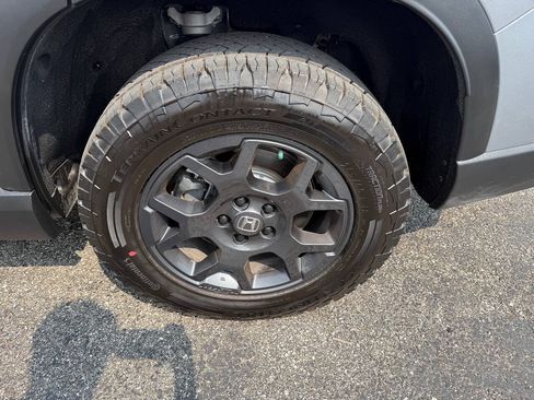 Used 2025 Honda Pilot TrailSport image 10