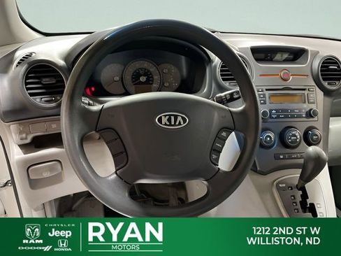 Used 2007 Kia Rondo LX w/ Convenience Pkg image 15