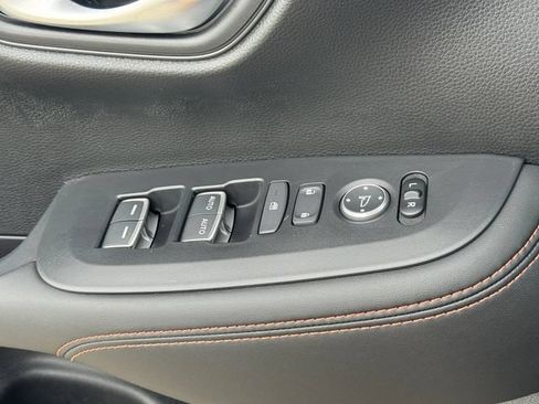 Certified 2025 Honda HR-V Sport image 27