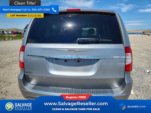 Used 2016 Chrysler Town & Country Touring FWD image 8
