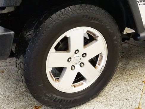 Used 2009 Jeep Wrangler X image 12