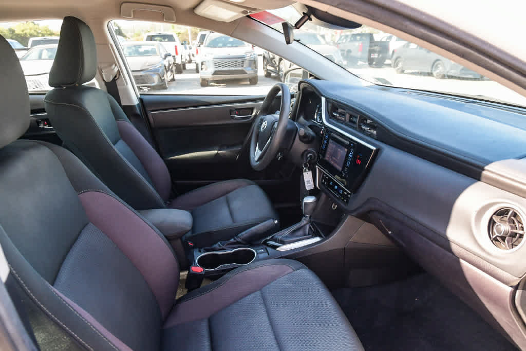 Used 2018 Toyota Corolla LE FWD image 15