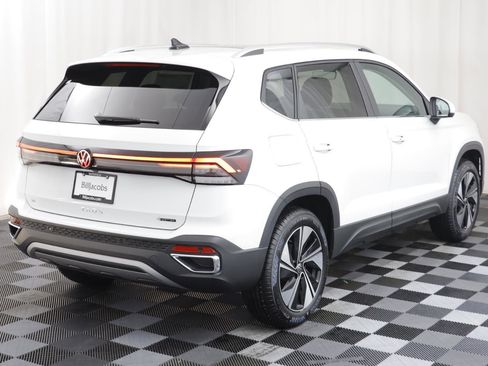 Used 2026 Volkswagen Taos SE image 18