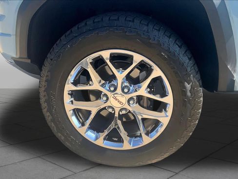Used 2025 GMC Canyon Denali AWD/4WD image 11