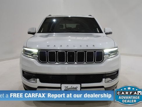 Used 2022 Jeep Wagoneer Series III w/ Premium Group I AWD/4WD image 2