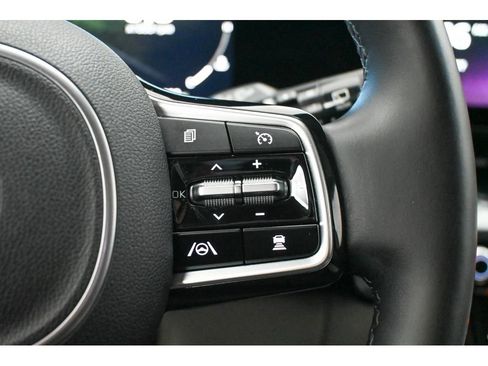 Used 2022 Kia Carnival SX Prestige image 44