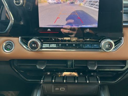 Used 2023 GMC Canyon AT4 image 16