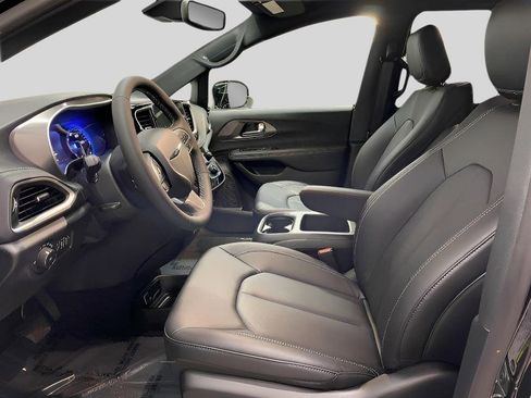 New 2026 Chrysler Pacifica Select image 11