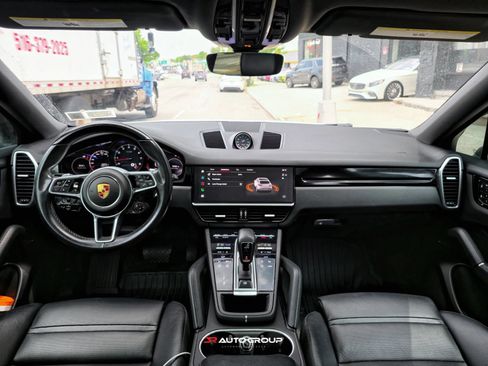 Used 2022 Porsche Cayenne Coupe AWD/4WD image 24