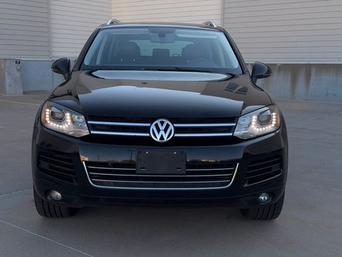 Used 2013 Volkswagen Touareg TDI AWD/4WD image 7