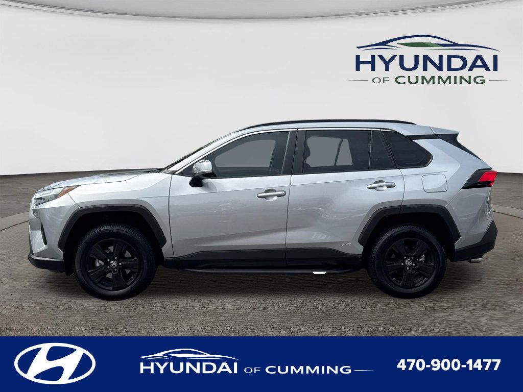Used 2024 Toyota RAV4 LE AWD/4WD image 4