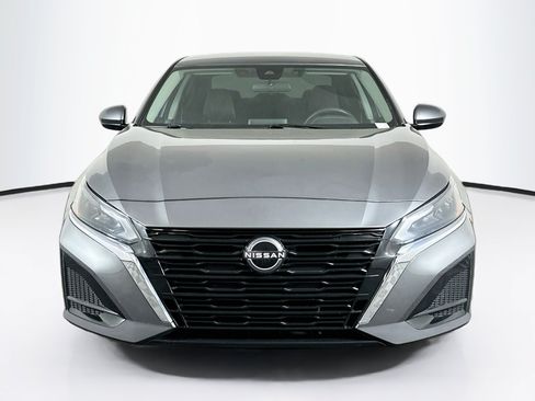 Used 2023 Nissan Altima 2.5 SV FWD image 2