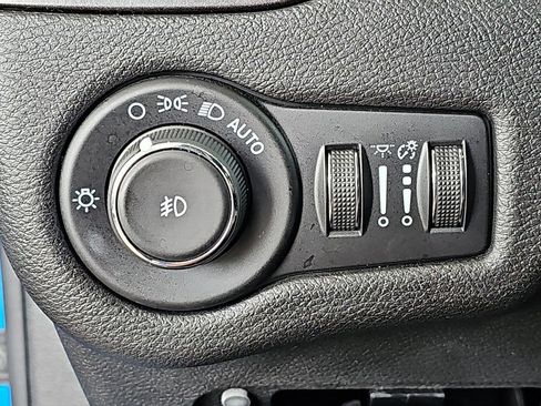 Used 2021 Jeep Cherokee Trailhawk AWD/4WD image 30