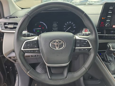 Used 2022 Toyota Sienna XLE FWD image 30