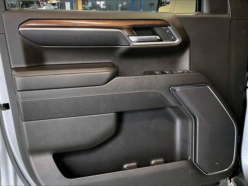 Used 2023 Chevrolet Silverado 1500 LT AWD/4WD image 9