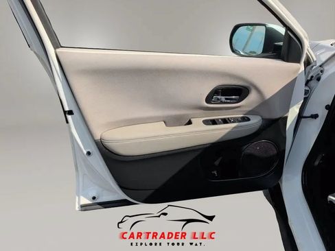 Used 2018 Honda HR-V LX image 13