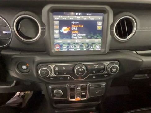 Used 2023 Jeep Wrangler Unlimited Sahara w/ Cold Weather Group AWD/4WD image 31