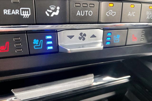 Used 2024 Ford F250 Lariat w/ Sport Appearance Package AWD/4WD image 24