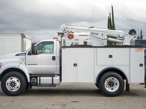 Used 2019 Ford F750 2WD Regular Cab Super Duty image 5