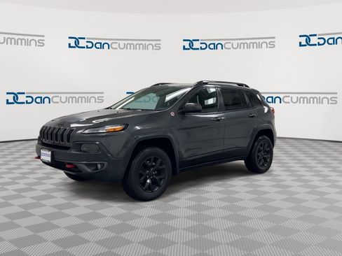 Used 2015 Jeep Cherokee Trailhawk AWD/4WD image 4