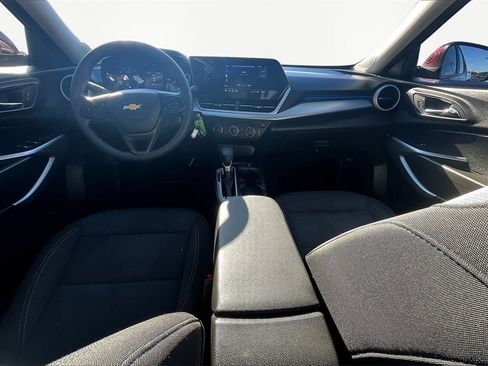 Used 2025 Chevrolet Trax LS w/ LS Convenience Package image 16