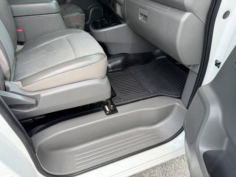 Used 2018 Nissan NV 2500 SV RWD image 15