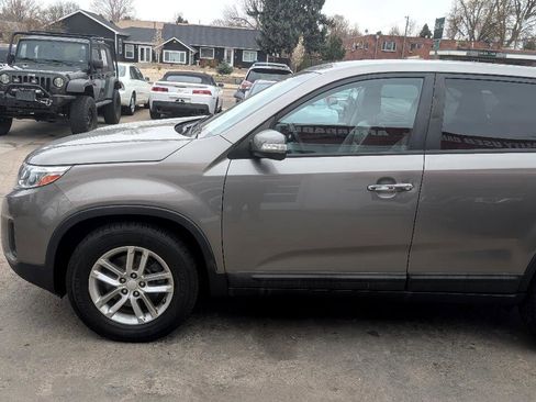 Used 2014 Kia Sorento LX image 7